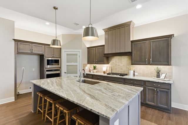 842 N Thornton Ct, Wichita, KS 67235