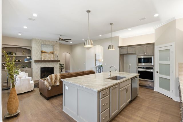 842 N Thornton Ct, Wichita, KS 67235