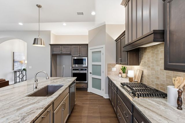 842 N Thornton Ct, Wichita, KS 67235