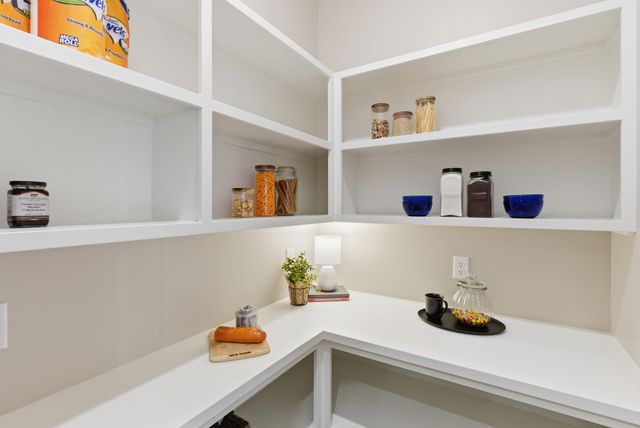 842 N Thornton Ct, Wichita, KS 67235