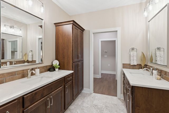 842 N Thornton Ct, Wichita, KS 67235