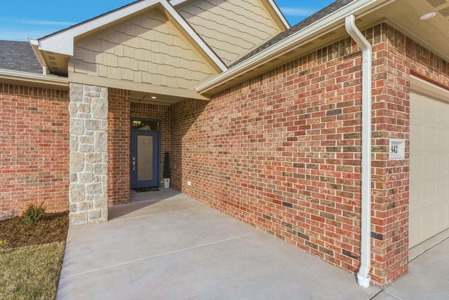 842 N Thornton Ct, Wichita, KS 67235