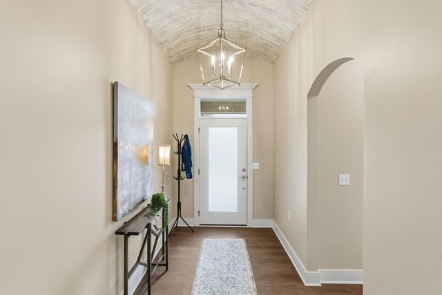 842 N Thornton Ct, Wichita, KS 67235