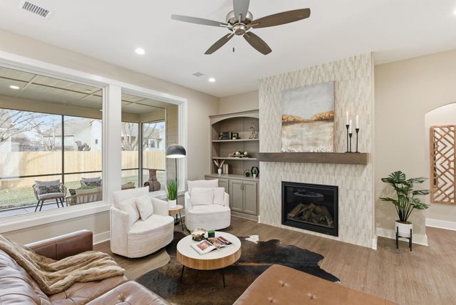 842 N Thornton Ct, Wichita, KS 67235