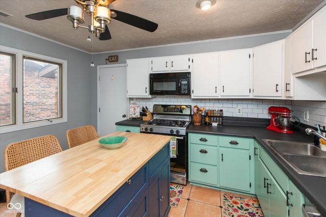 558 Cielo Vista Drive, Greenwood, IN 46143