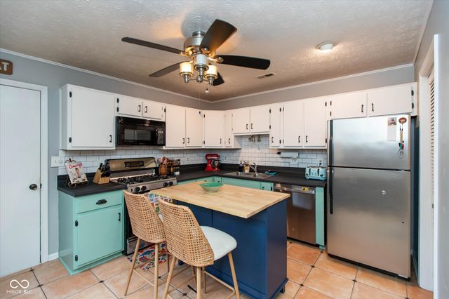 558 Cielo Vista Drive, Greenwood, IN 46143