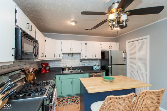 558 Cielo Vista Drive, Greenwood, IN 46143