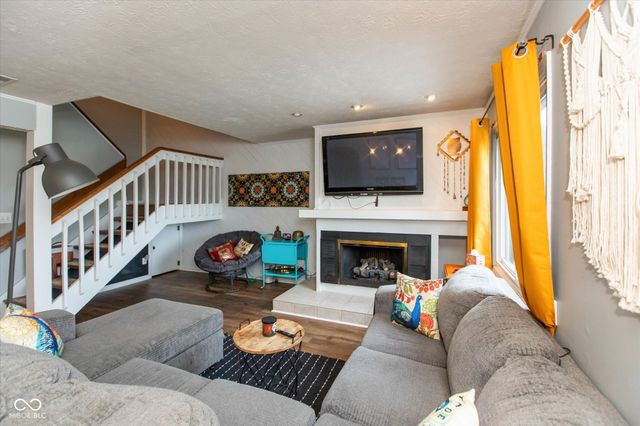 558 Cielo Vista Drive, Greenwood, IN 46143