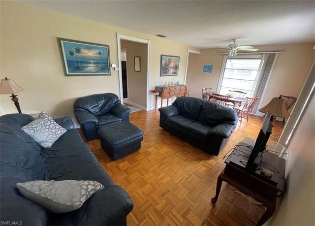 10 Tangelo CT, Lehigh Acres, FL 33936