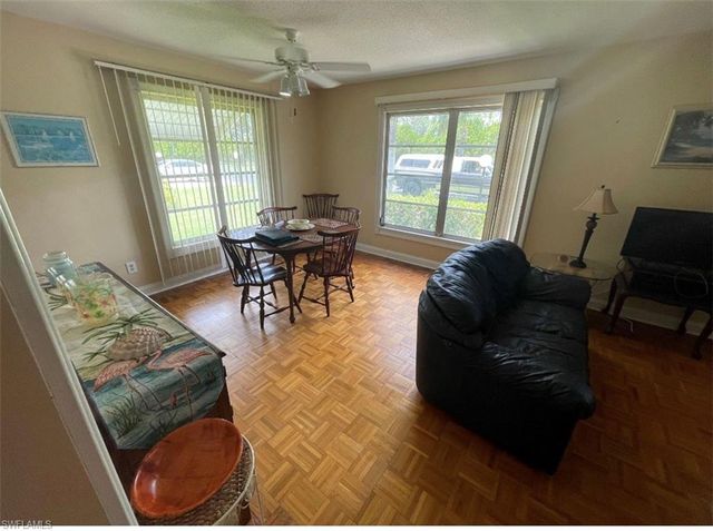 10 Tangelo CT, Lehigh Acres, FL 33936