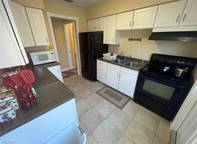 10 Tangelo CT, Lehigh Acres, FL 33936