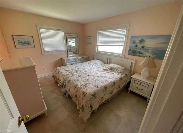 10 Tangelo CT, Lehigh Acres, FL 33936