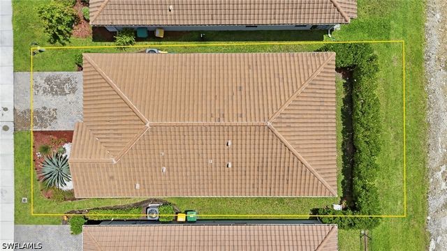 8932 Madrid CIR, Naples, FL 34104