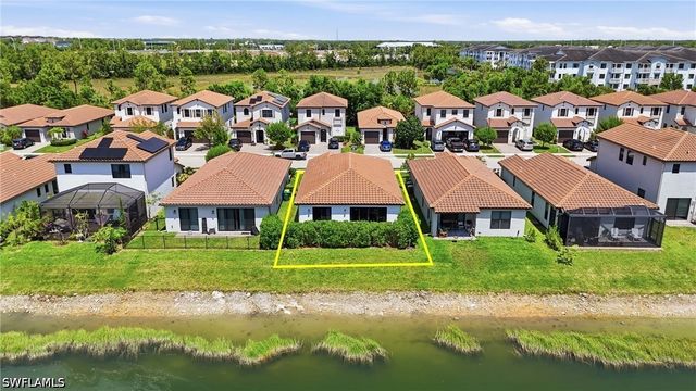 8932 Madrid CIR, Naples, FL 34104