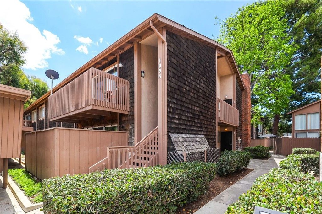 1094 Cabrillo Park, Santa Ana, CA 92701