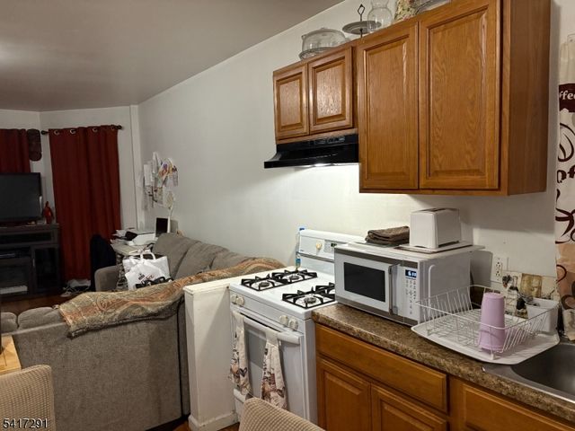 112 4Th Ave, Paterson City, NJ 07524