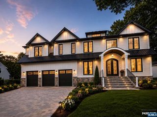 208 Wilsey Court, Paramus, NJ 07652