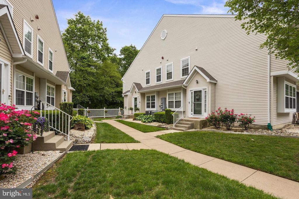 1002 TANGLEWOOD DR, Sicklerville, NJ 08081