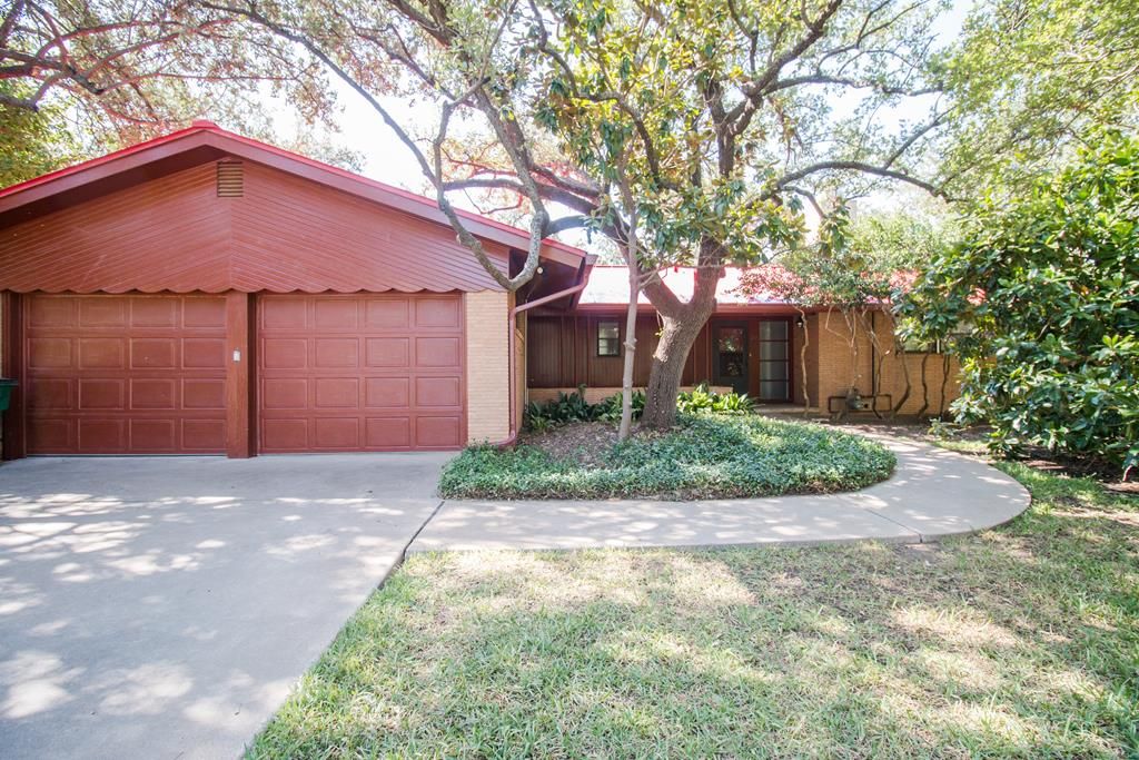 Image 1 of property listing at 27 Yucca St, San Angelo, TX 76901