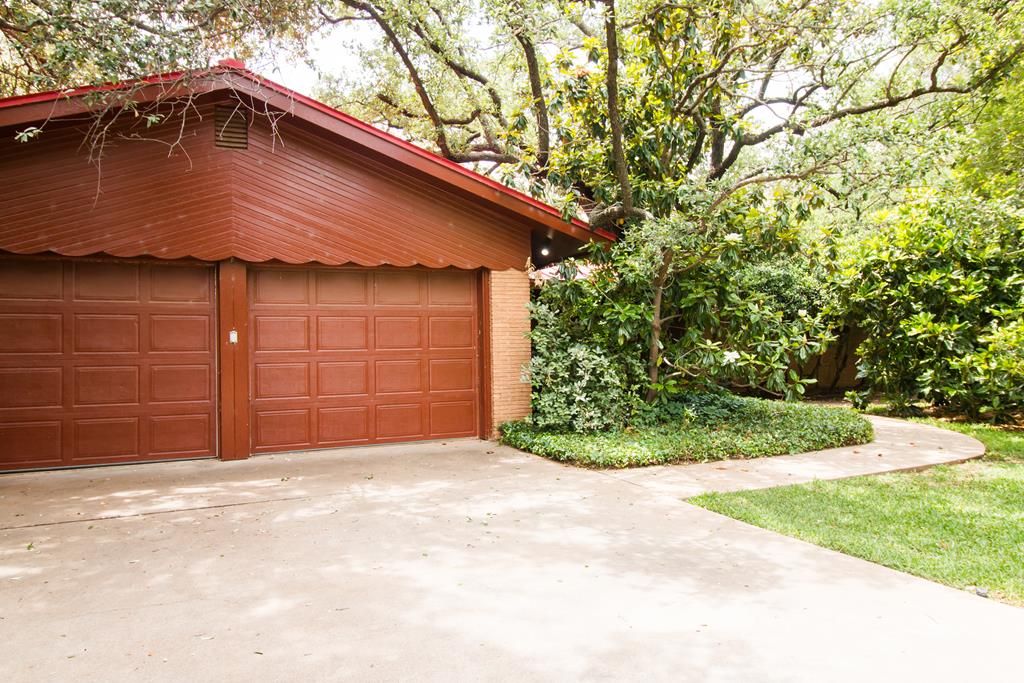 Image 2 of property listing at 27 Yucca St, San Angelo, TX 76901