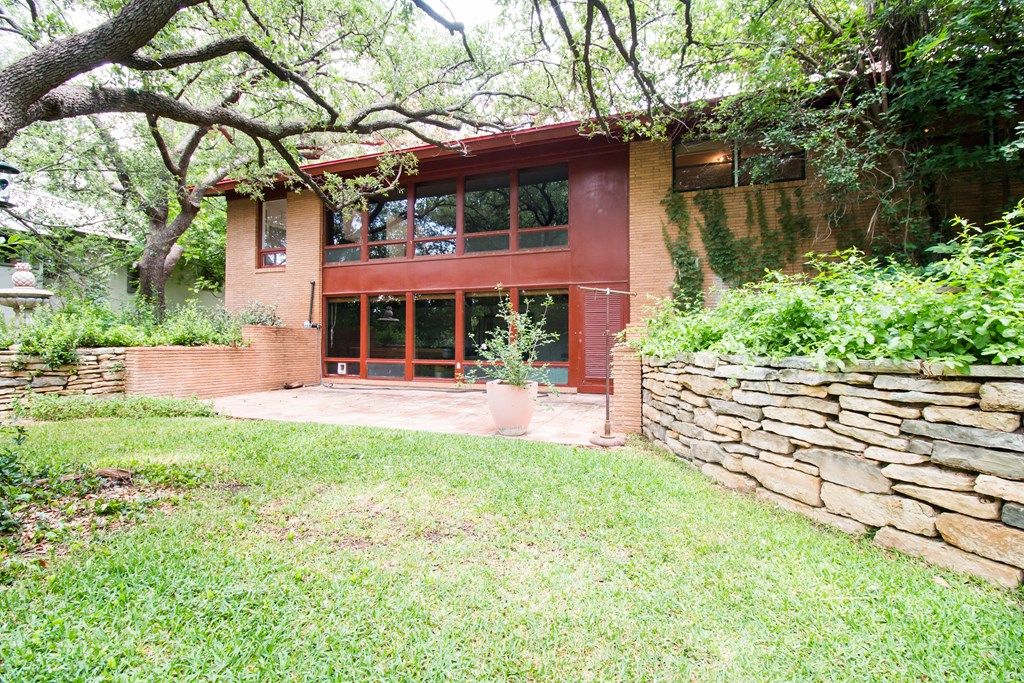 Image 4 of property listing at 27 Yucca St, San Angelo, TX 76901