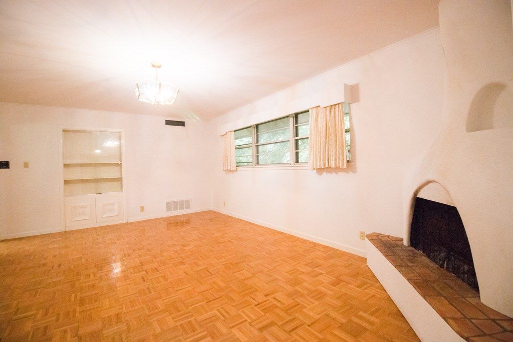 Image 7 of property listing at 27 Yucca St, San Angelo, TX 76901