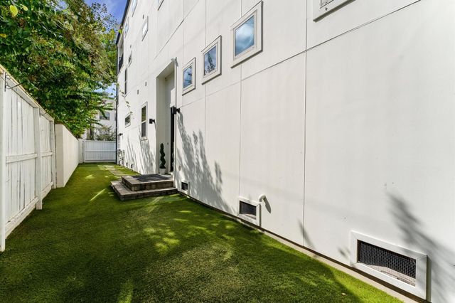 1902 W 25th Street, Houston, TX 77008