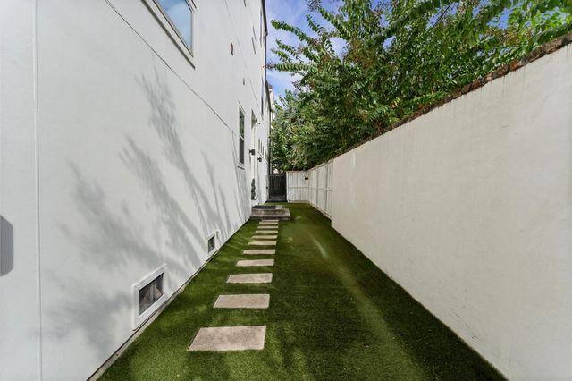 1902 W 25th Street, Houston, TX 77008