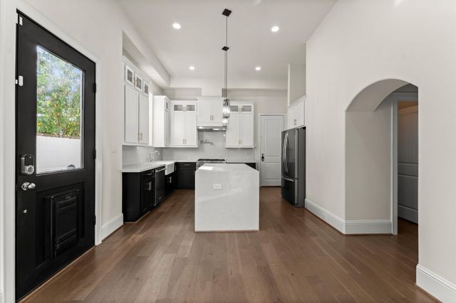 1902 W 25th Street, Houston, TX 77008