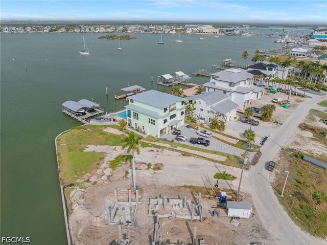 507 Carlos CIR, Fort Myers Beach, FL 33931