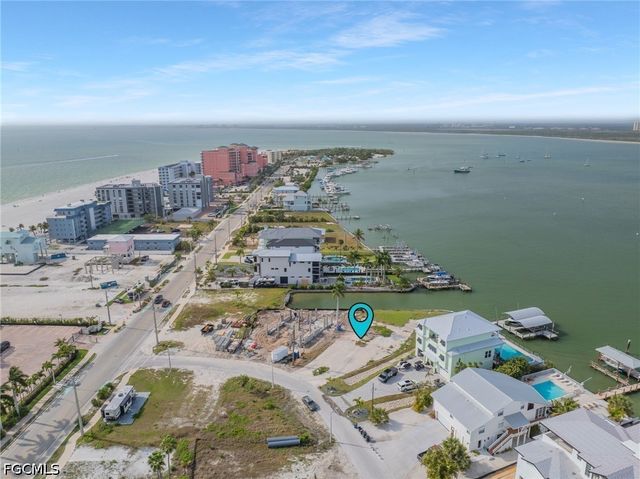 507 Carlos CIR, Fort Myers Beach, FL 33931