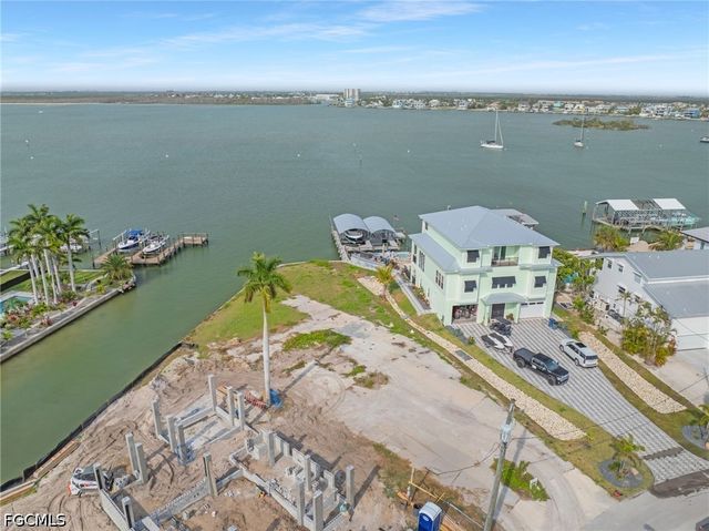 507 Carlos CIR, Fort Myers Beach, FL 33931