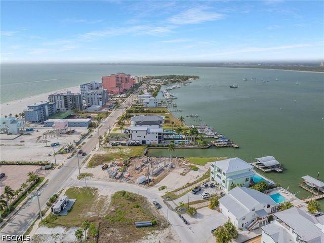 507 Carlos CIR, Fort Myers Beach, FL 33931