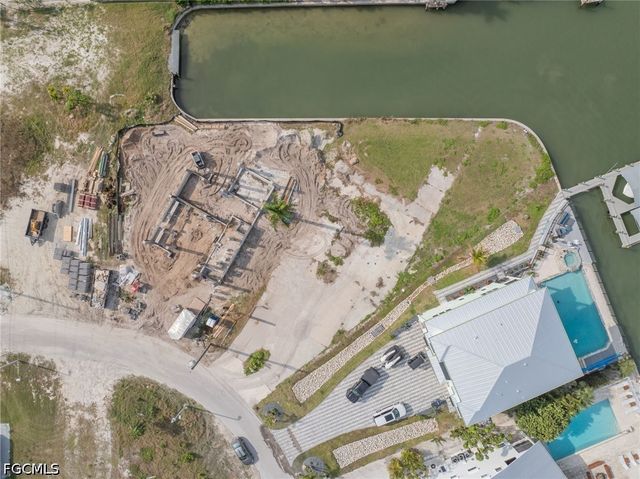 507 Carlos CIR, Fort Myers Beach, FL 33931