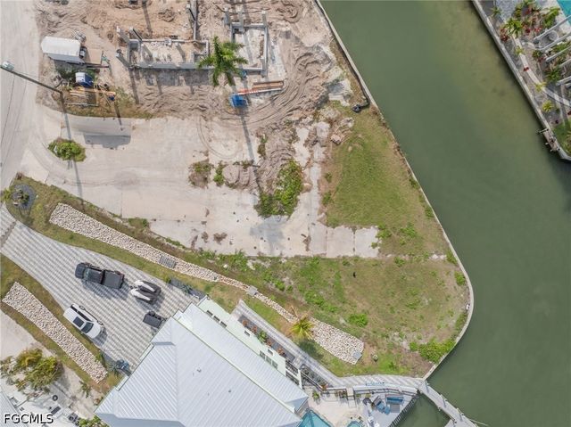 507 Carlos CIR, Fort Myers Beach, FL 33931