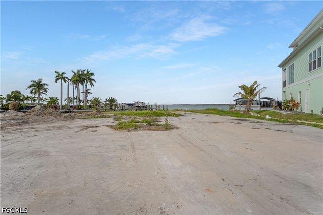 507 Carlos CIR, Fort Myers Beach, FL 33931