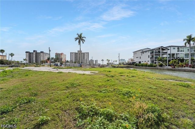 507 Carlos CIR, Fort Myers Beach, FL 33931