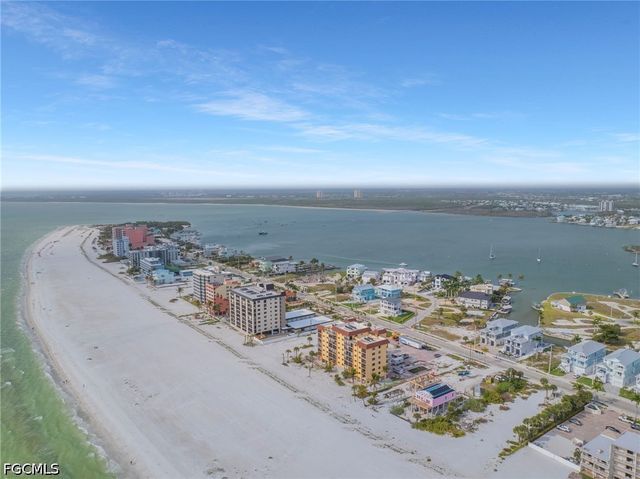 507 Carlos CIR, Fort Myers Beach, FL 33931