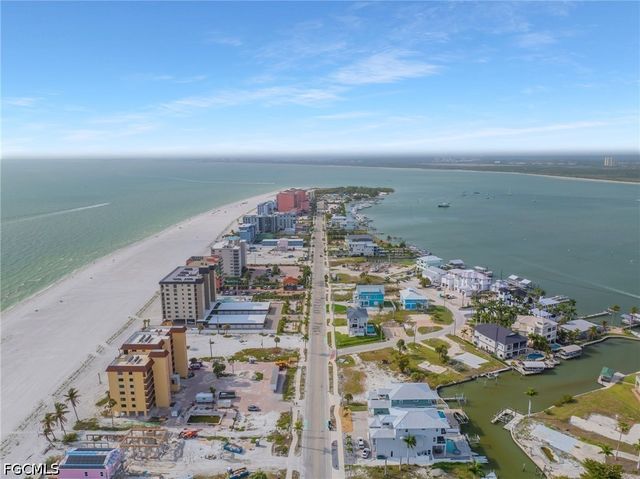 507 Carlos CIR, Fort Myers Beach, FL 33931