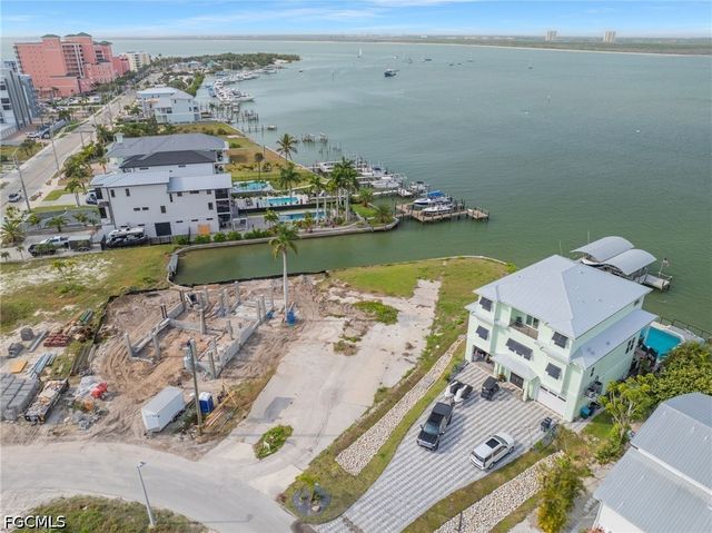 507 Carlos CIR, Fort Myers Beach, FL 33931