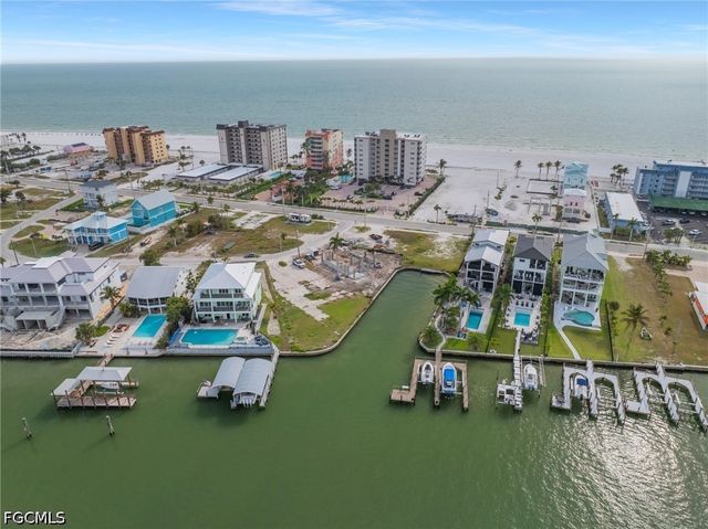 507 Carlos CIR, Fort Myers Beach, FL 33931