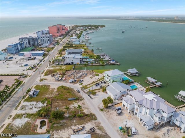 507 Carlos CIR, Fort Myers Beach, FL 33931