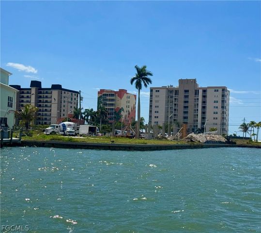 507 Carlos CIR, Fort Myers Beach, FL 33931