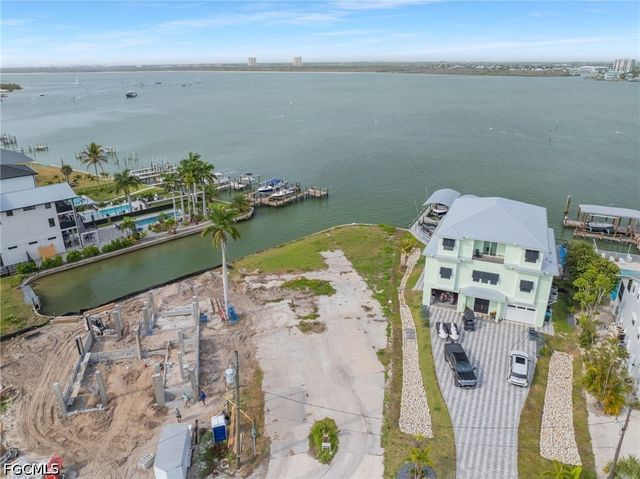 507 Carlos CIR, Fort Myers Beach, FL 33931