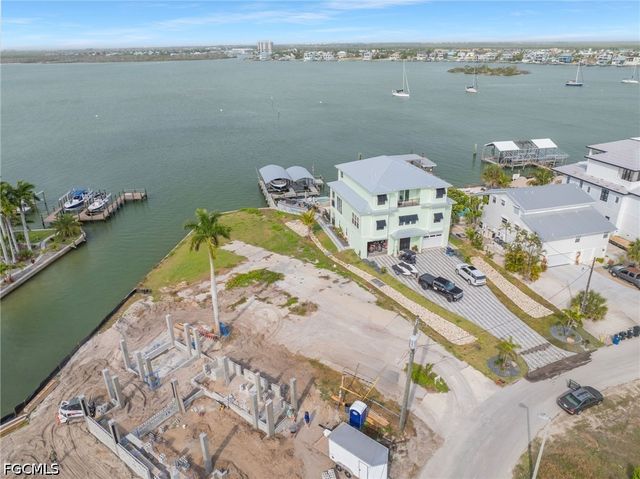 507 Carlos CIR, Fort Myers Beach, FL 33931