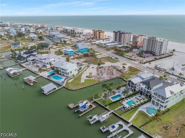 507 Carlos CIR, Fort Myers Beach, FL 33931