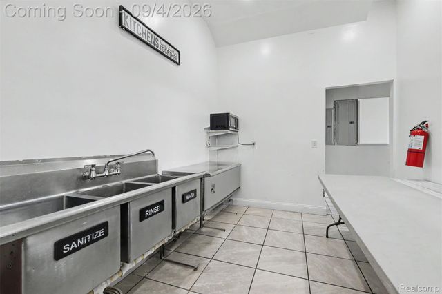 4187 Junction Avenue, Detroit, MI 48210