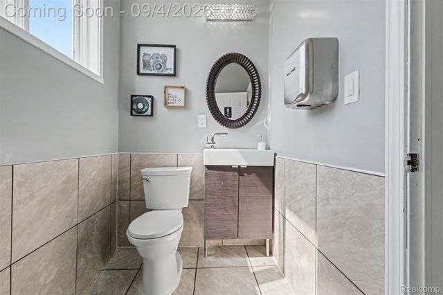 4187 Junction Avenue, Detroit, MI 48210