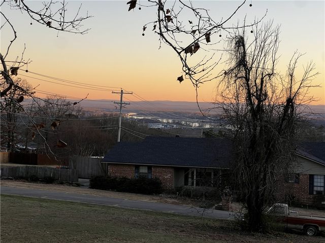 1430 Skyline Drive, Russellville, AR 72802