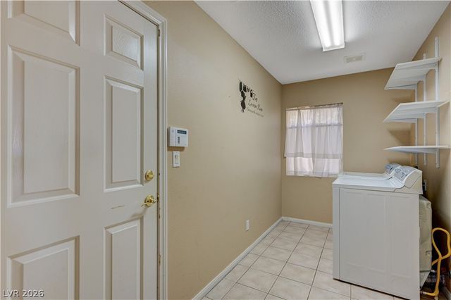 8640 Castle Hill Avenue, Las Vegas, NV 89129